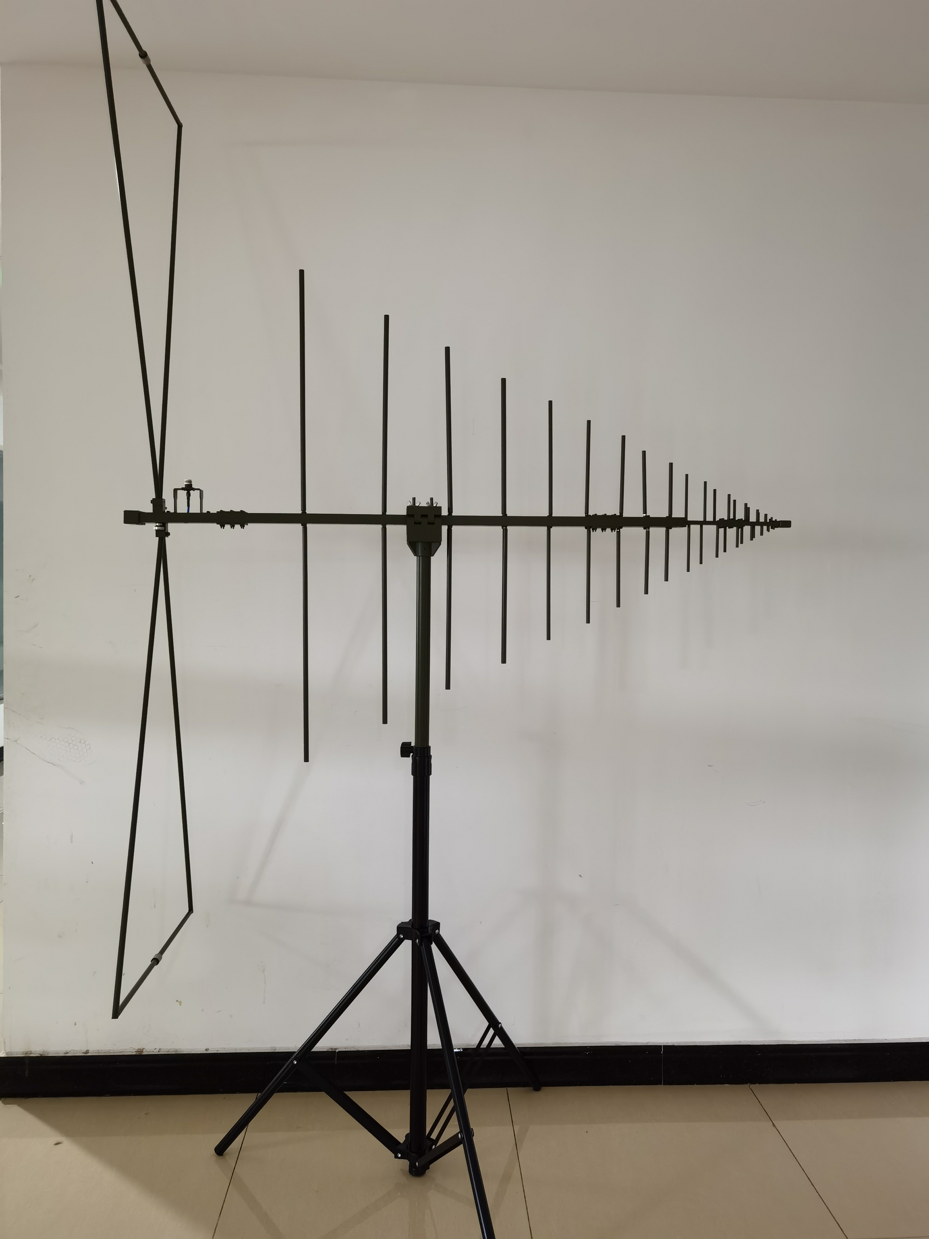 TN527 對數(shù)周期天線